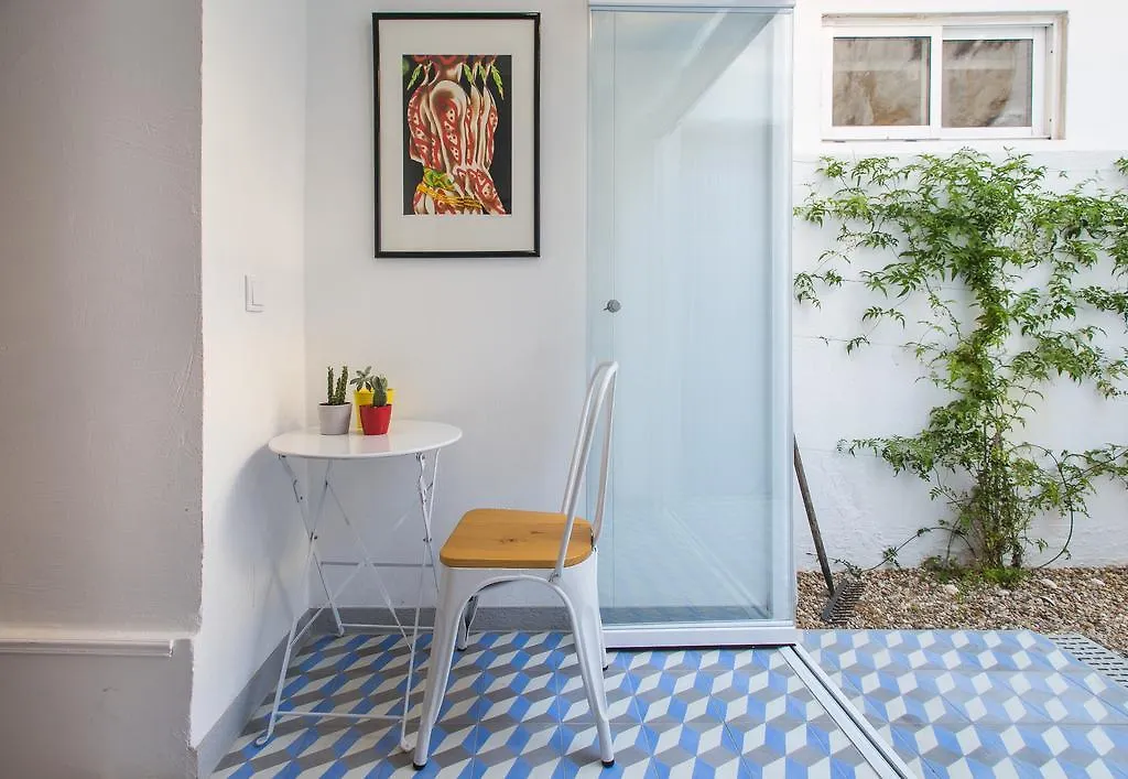 Loft Praca Das Flores Lisbon Apartment